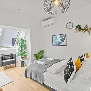 1 Min To Public Transport - 3 Min To Supermarket And Pharmacy - On-site Parking For 19,90 Eur Апартаменты